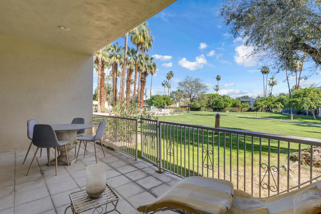 465 Desert Lakes Drive