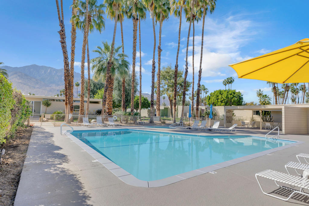 465 Desert Lakes Drive