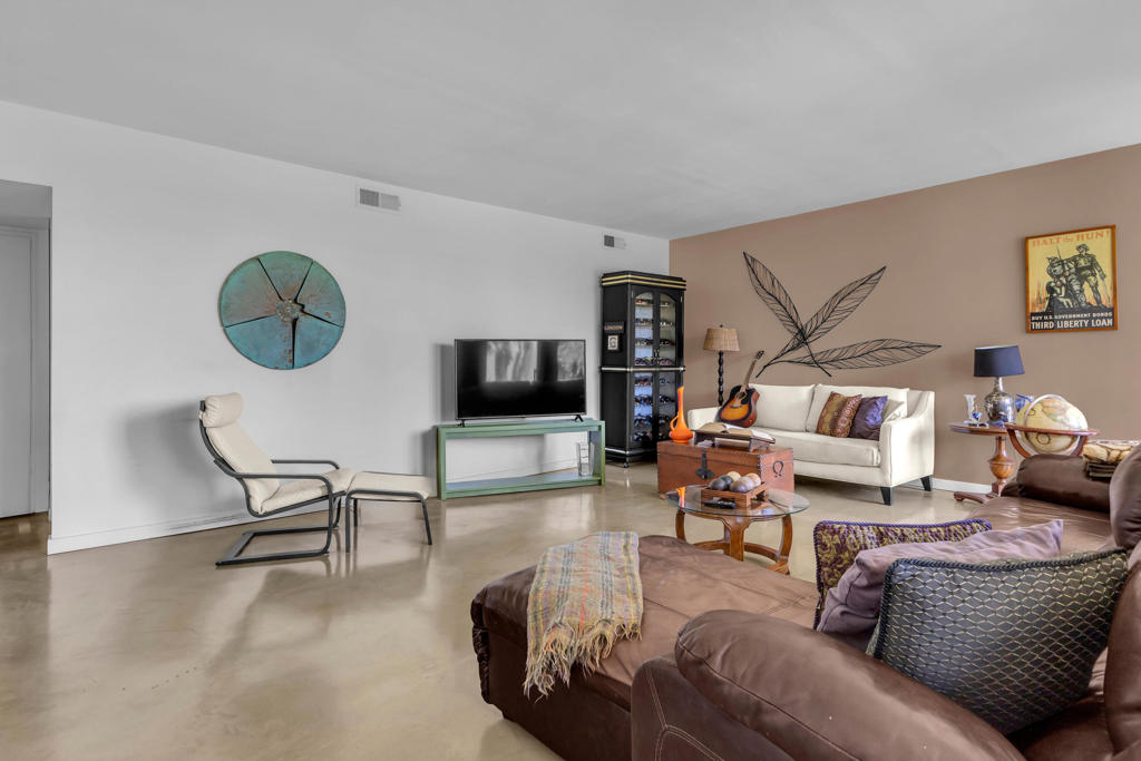 465 Desert Lakes Drive
