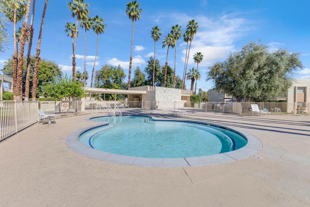 465 Desert Lakes Drive