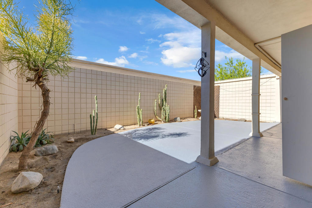 465 Desert Lakes Drive