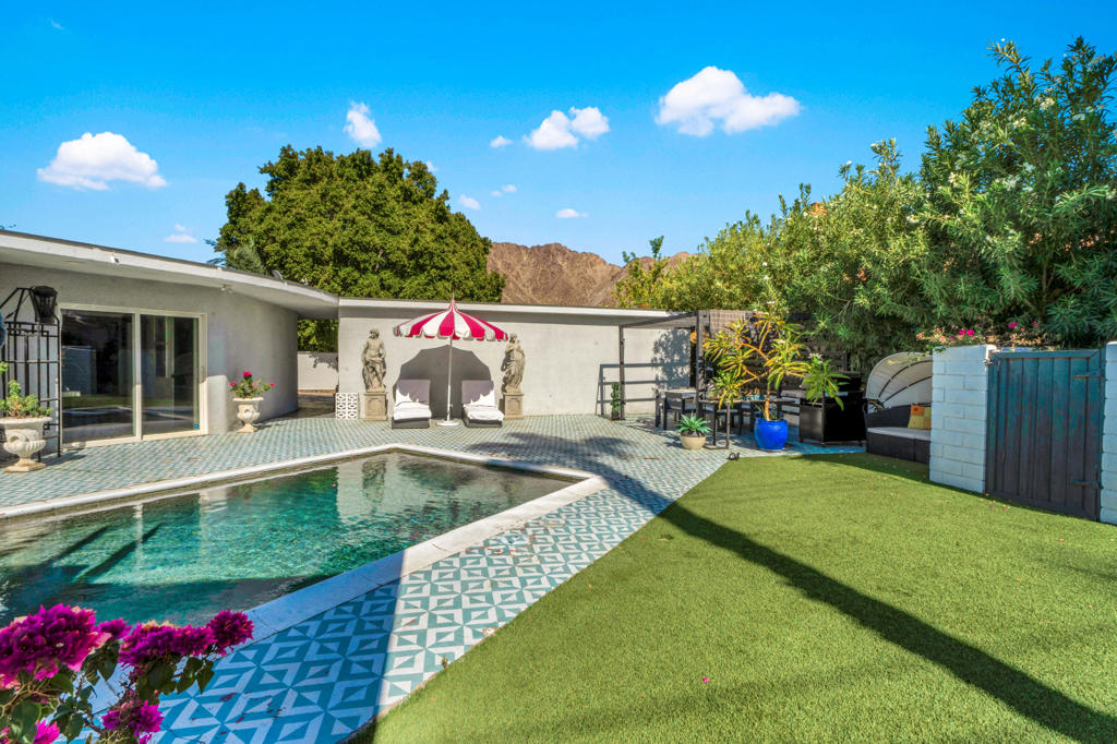 53533 Avenida Mendoza