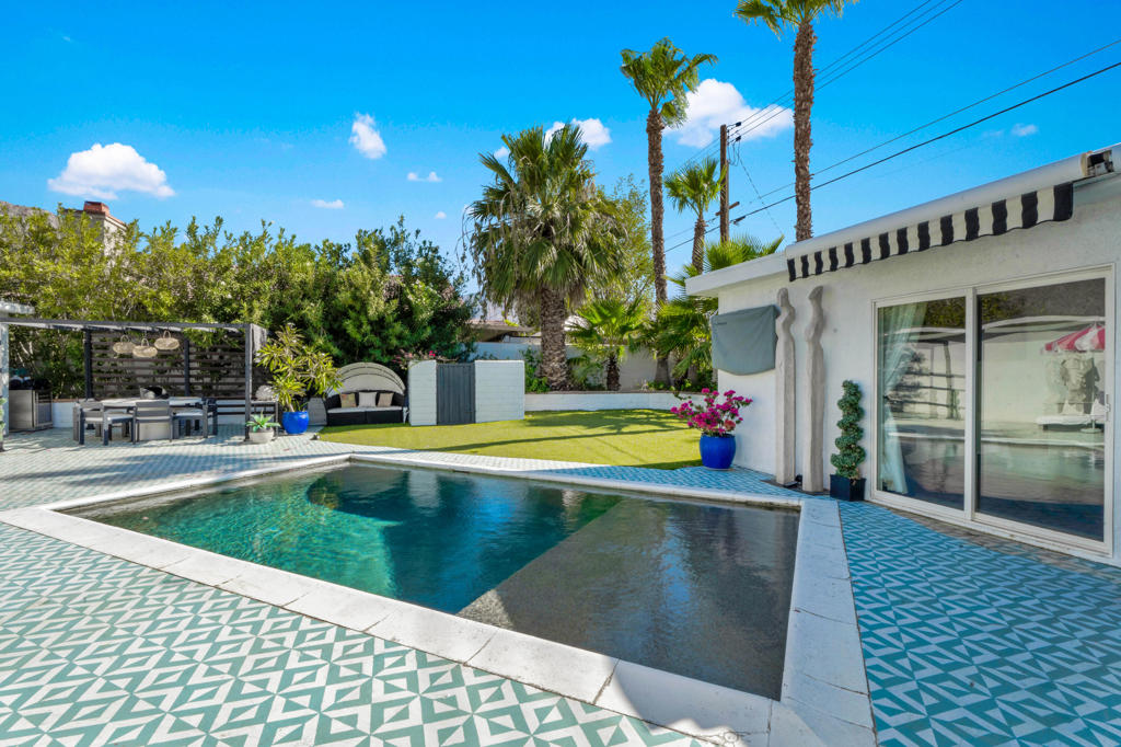 53533 Avenida Mendoza