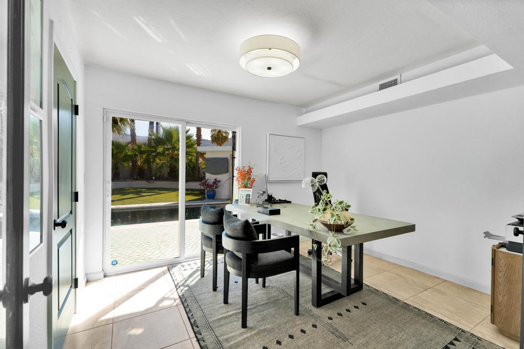 53533 Avenida Mendoza