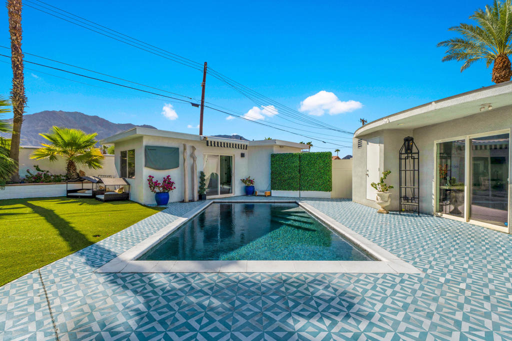 53533 Avenida Mendoza
