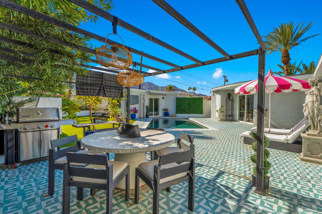 53533 Avenida Mendoza