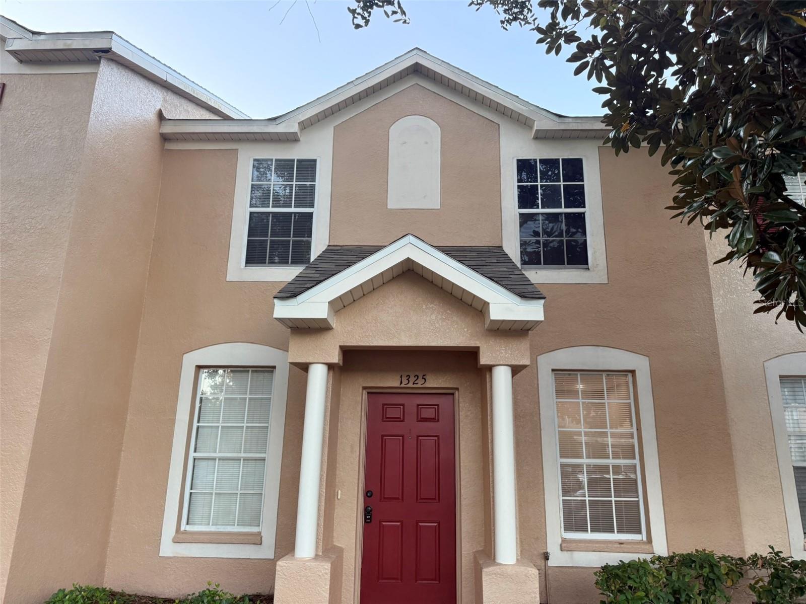 1325 LYONSHIRE DR
