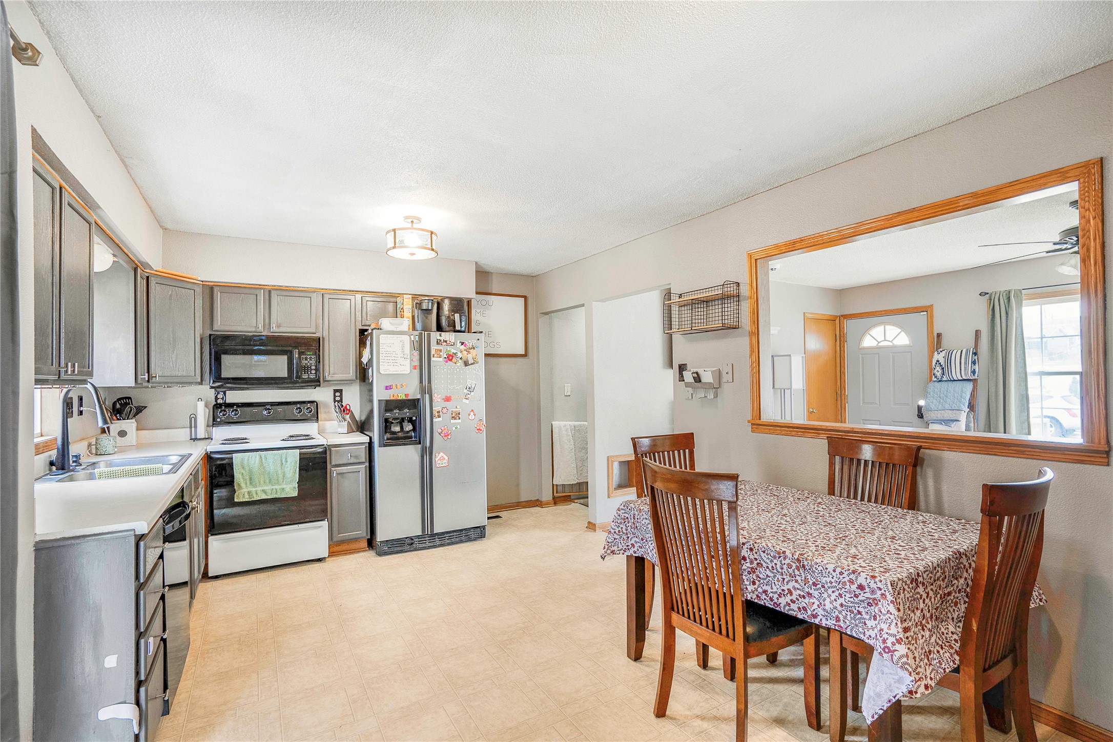120 E Diehl Avenue