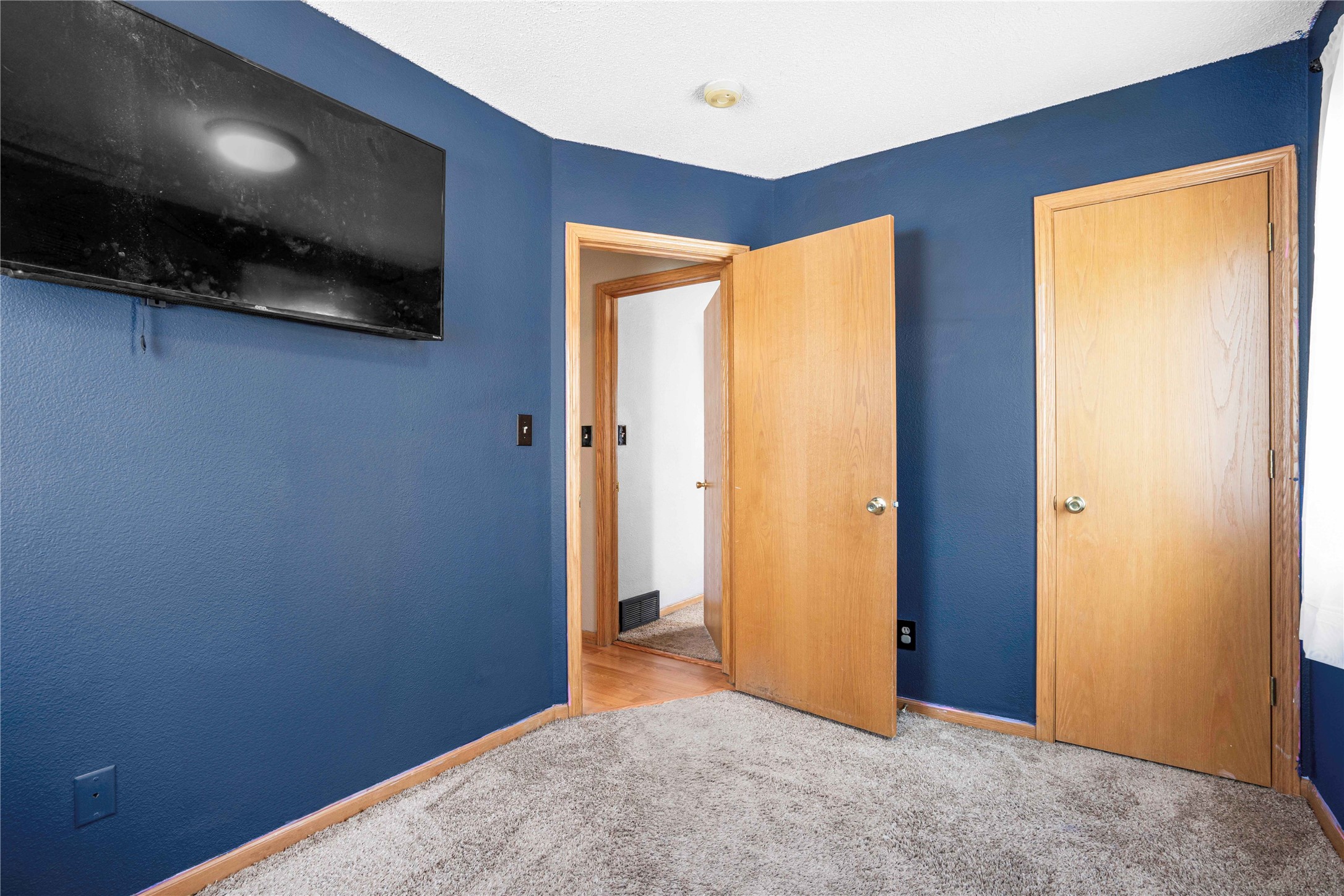 120 E Diehl Avenue