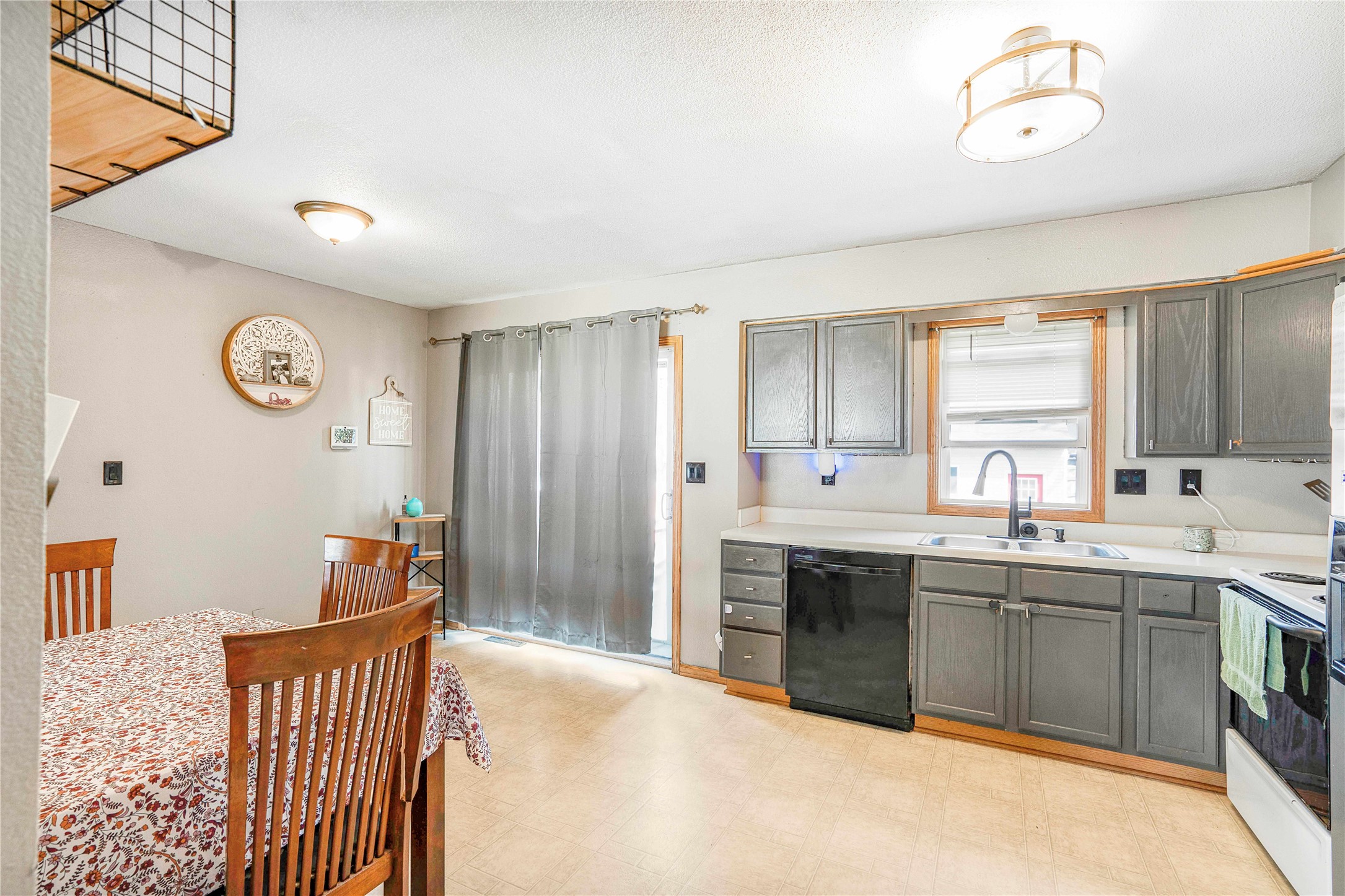 120 E Diehl Avenue