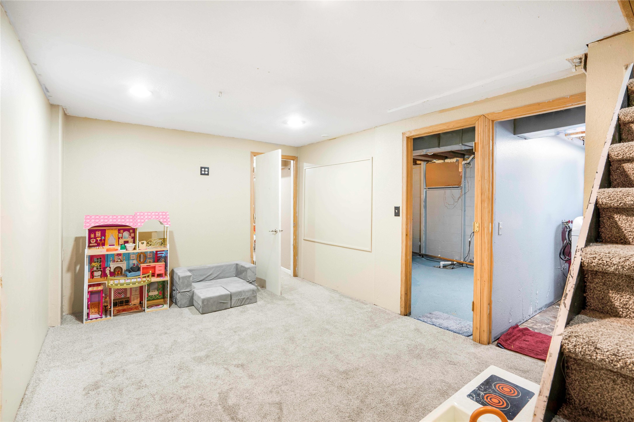 120 E Diehl Avenue