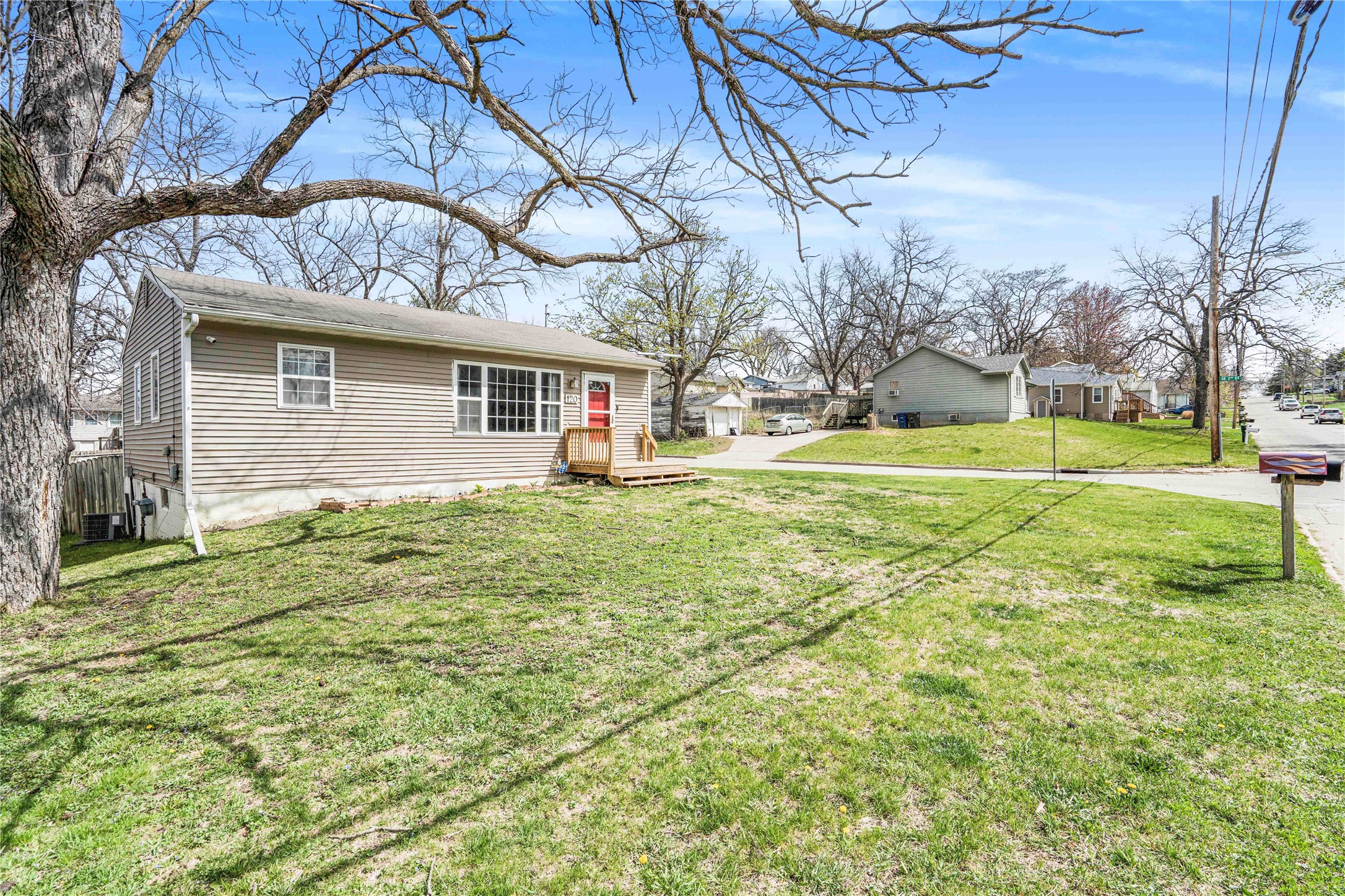120 E Diehl Avenue