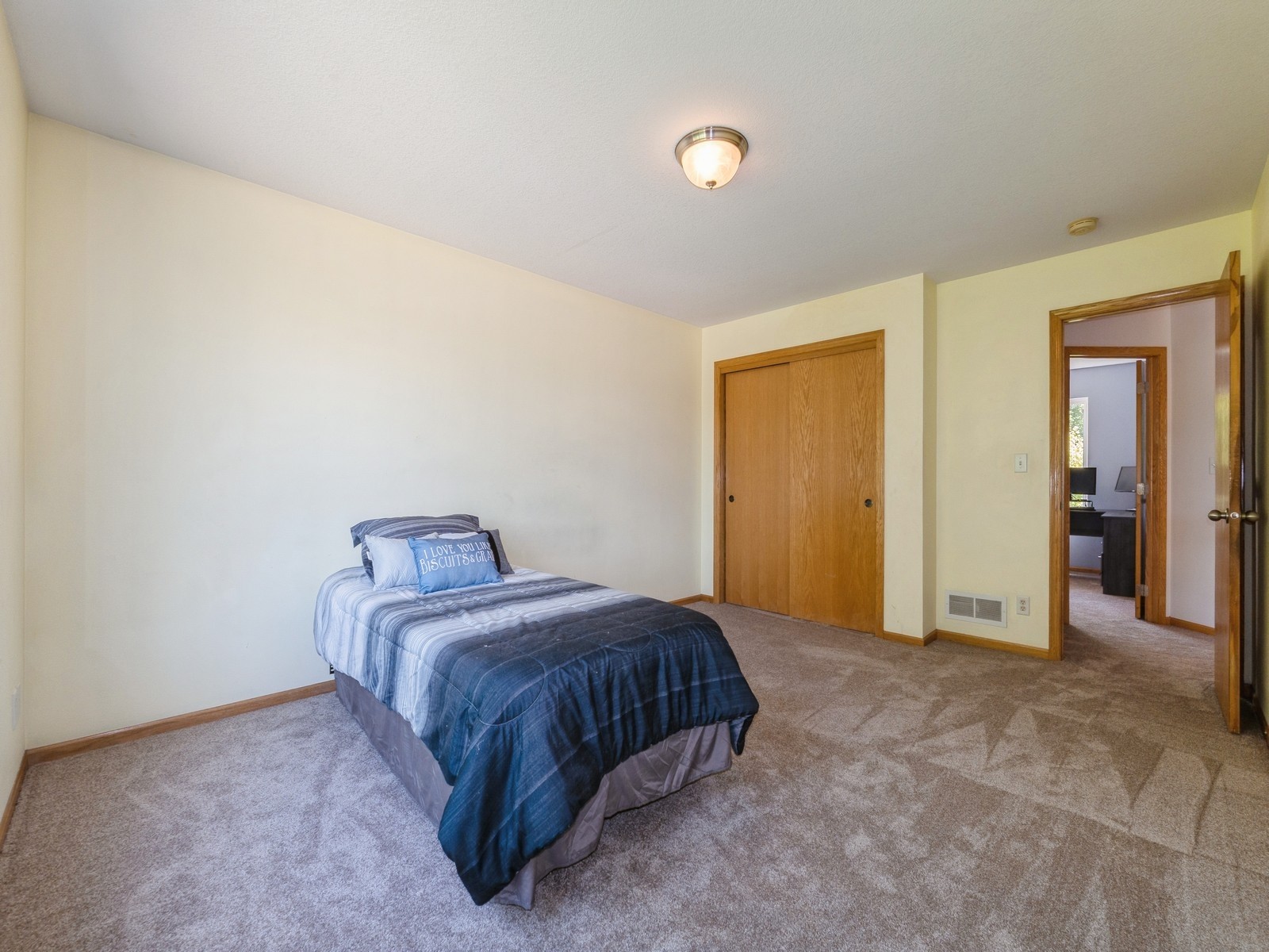 705 SE Whitetail Lane