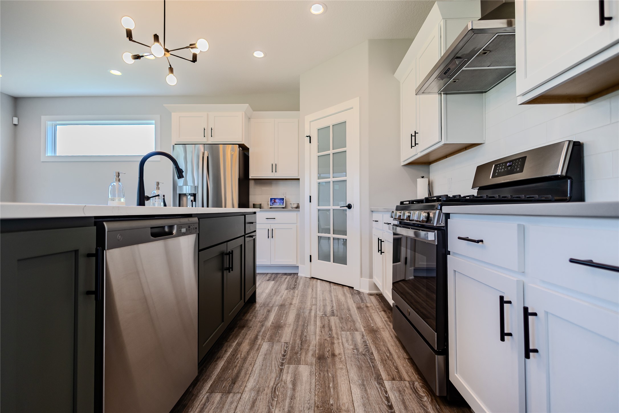 25 NW Valleyview Drive