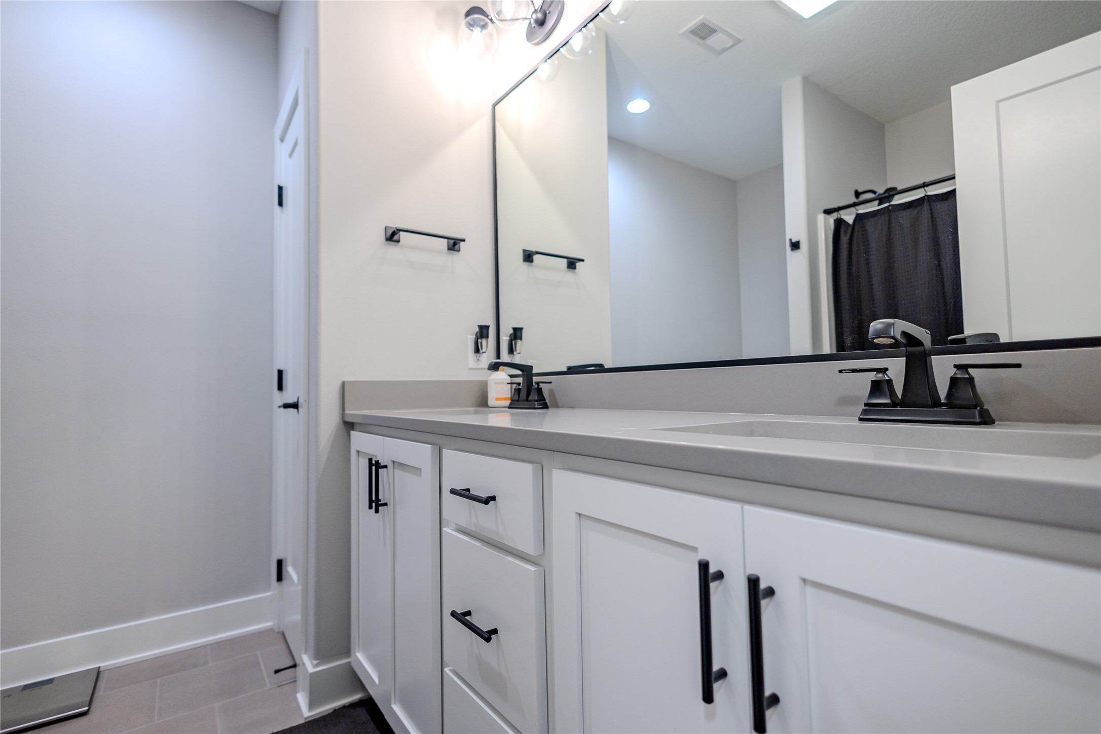 25 NW Valleyview Drive