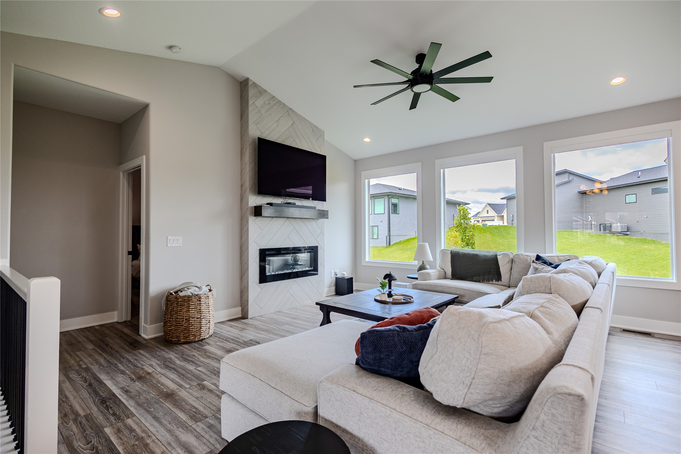 25 NW Valleyview Drive