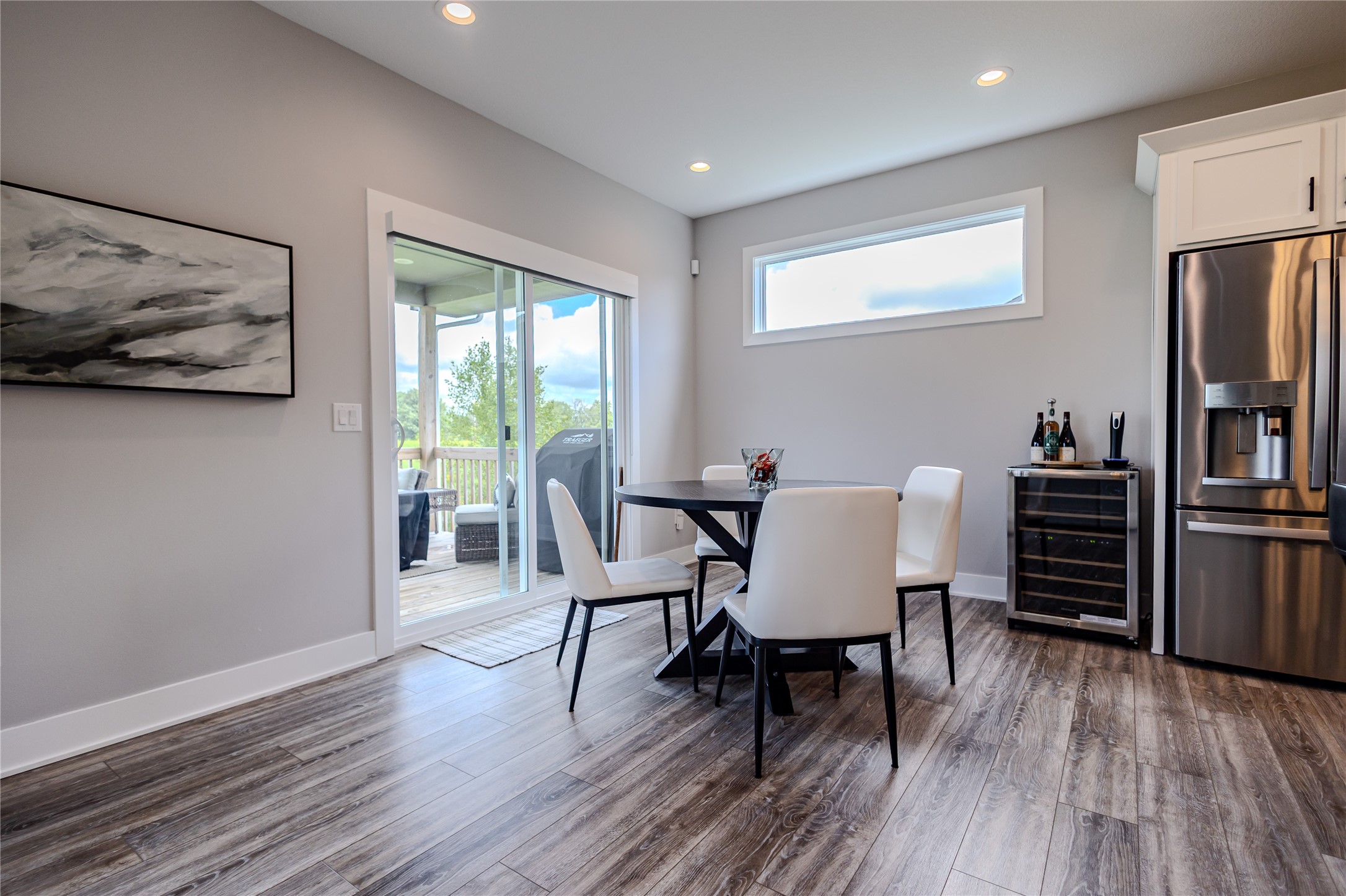 25 NW Valleyview Drive