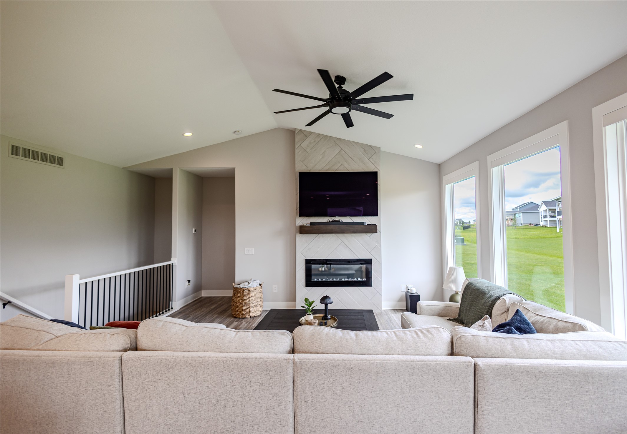 25 NW Valleyview Drive