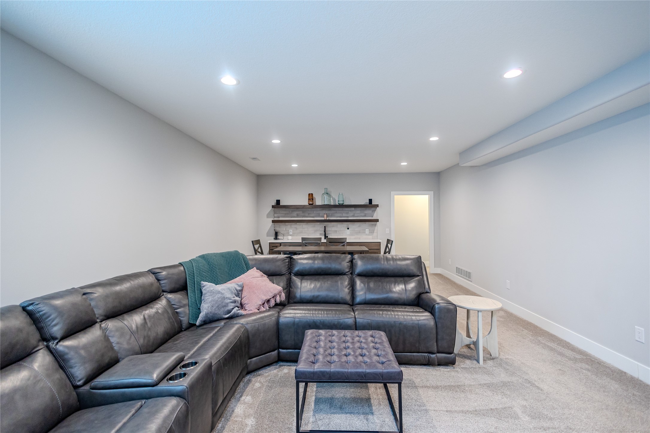 25 NW Valleyview Drive