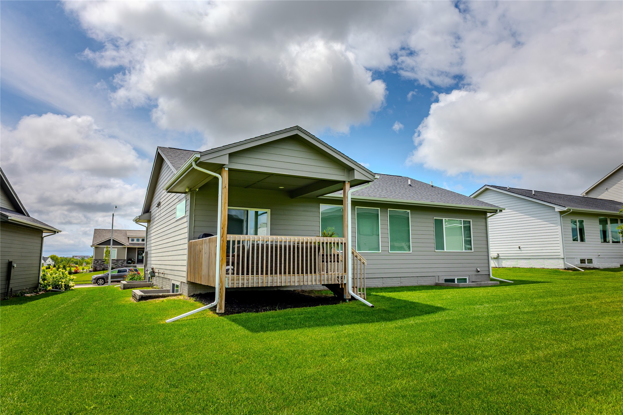 25 NW Valleyview Drive