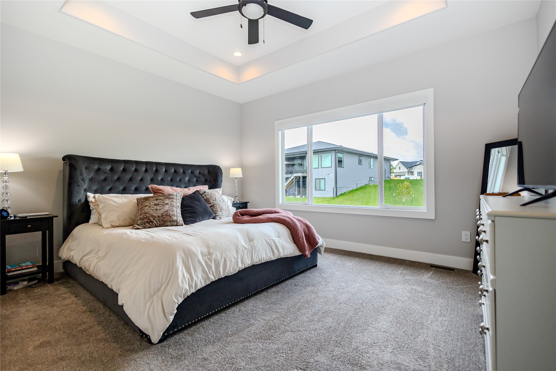 25 NW Valleyview Drive