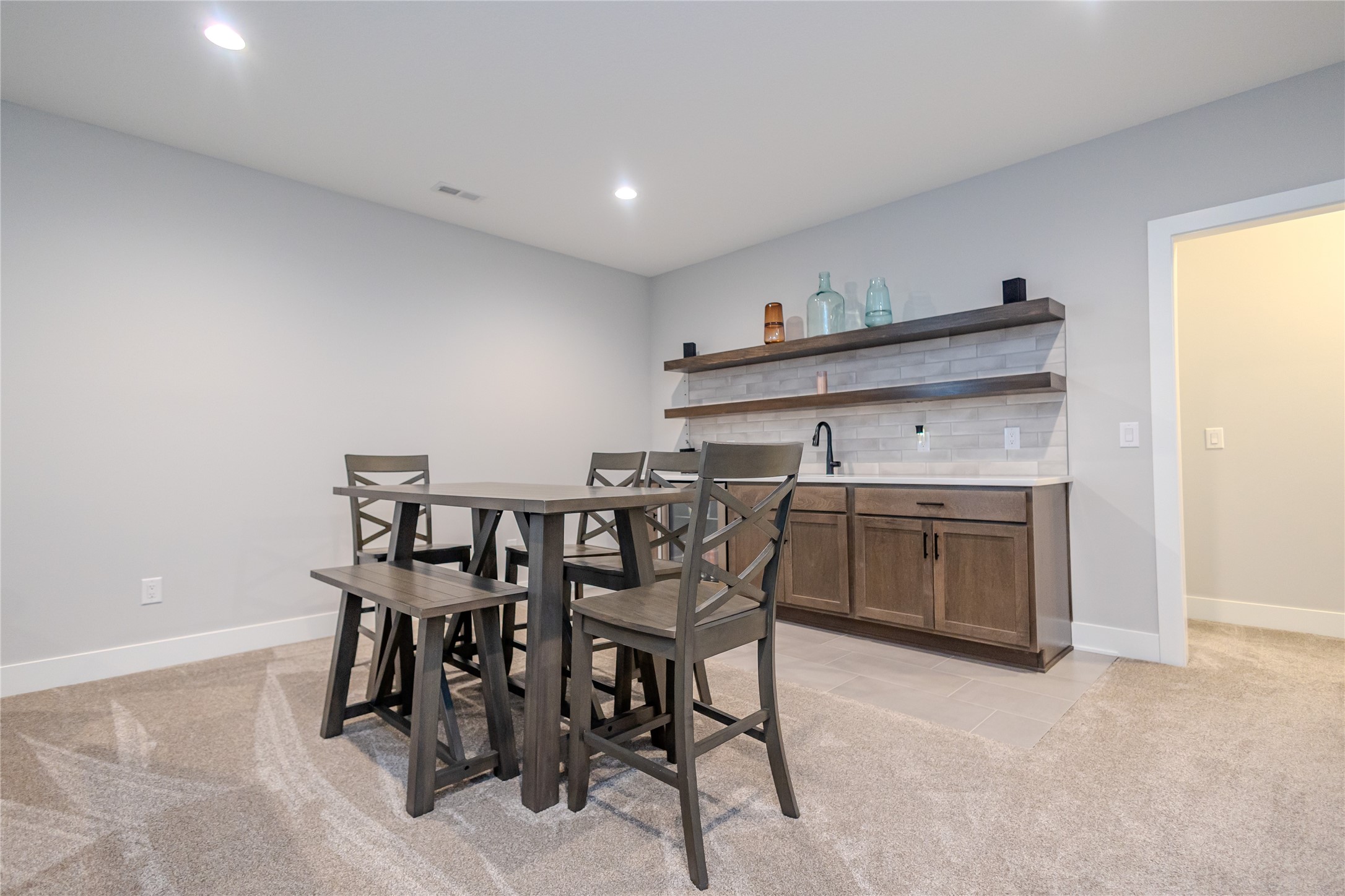 25 NW Valleyview Drive