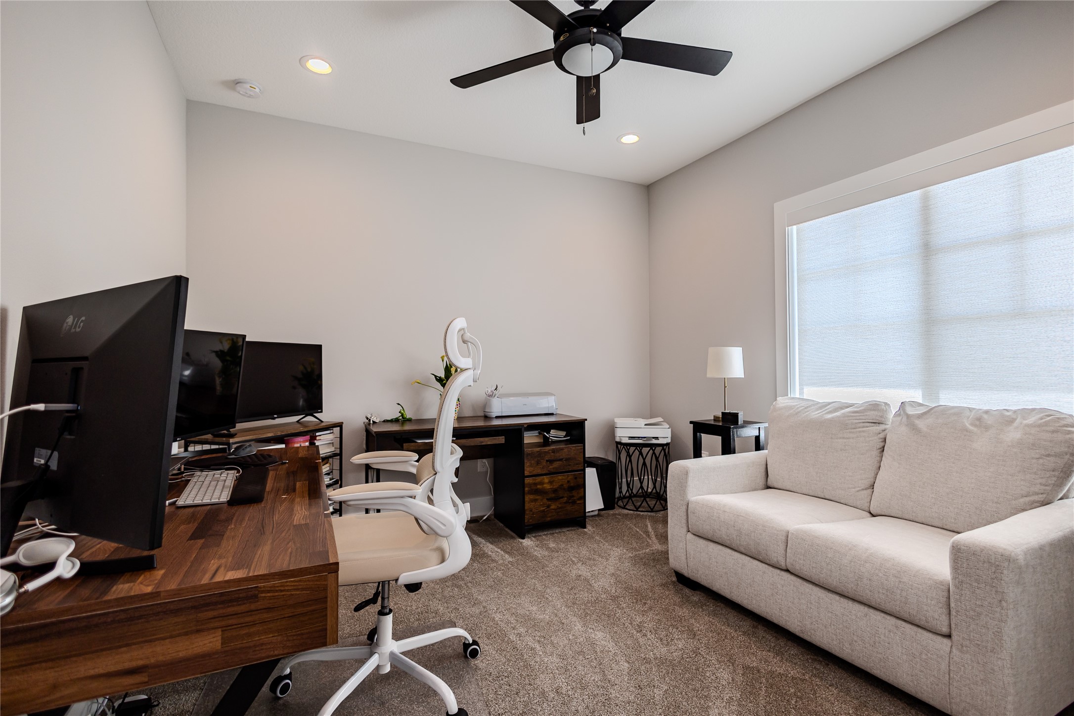 25 NW Valleyview Drive