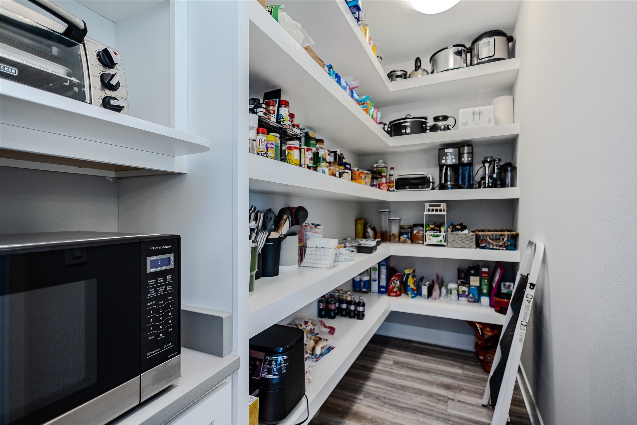 25 NW Valleyview Drive