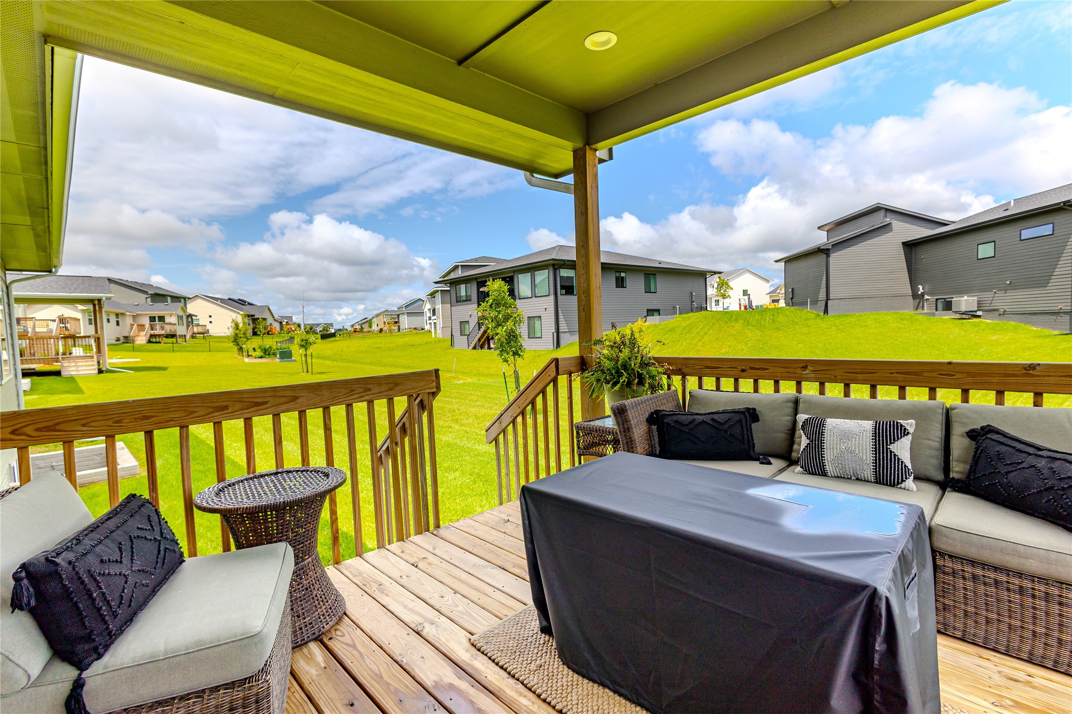 25 NW Valleyview Drive