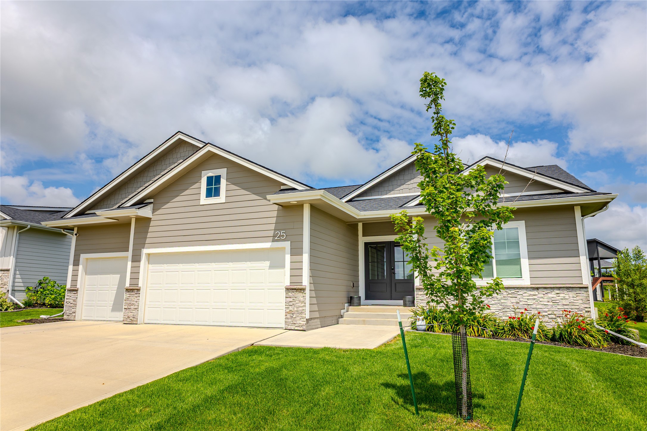 25 NW Valleyview Drive