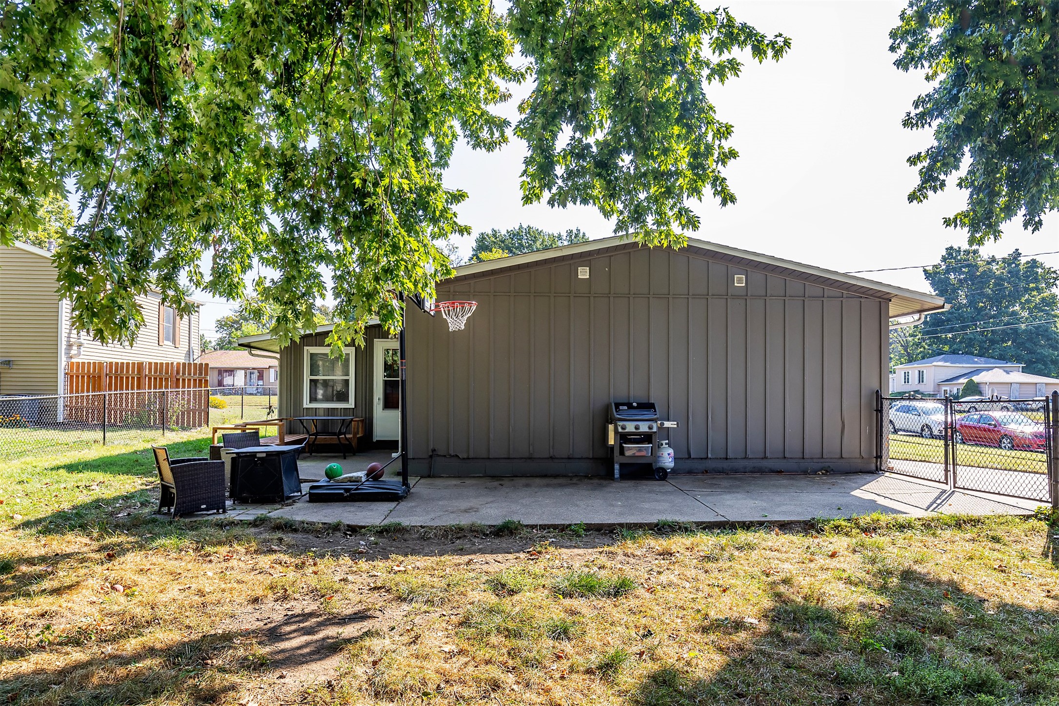 3900 Rolling Green Drive
