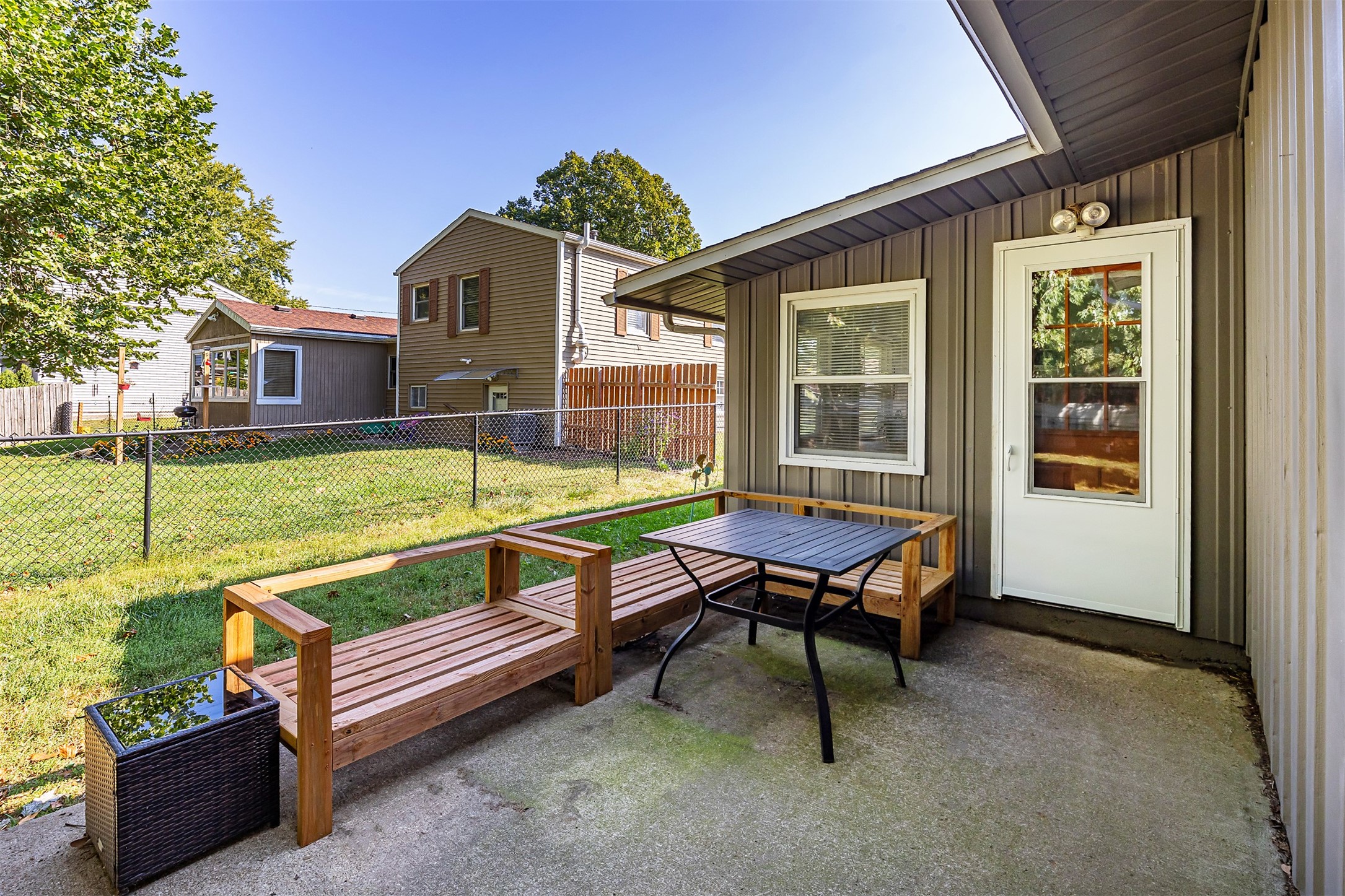 3900 Rolling Green Drive