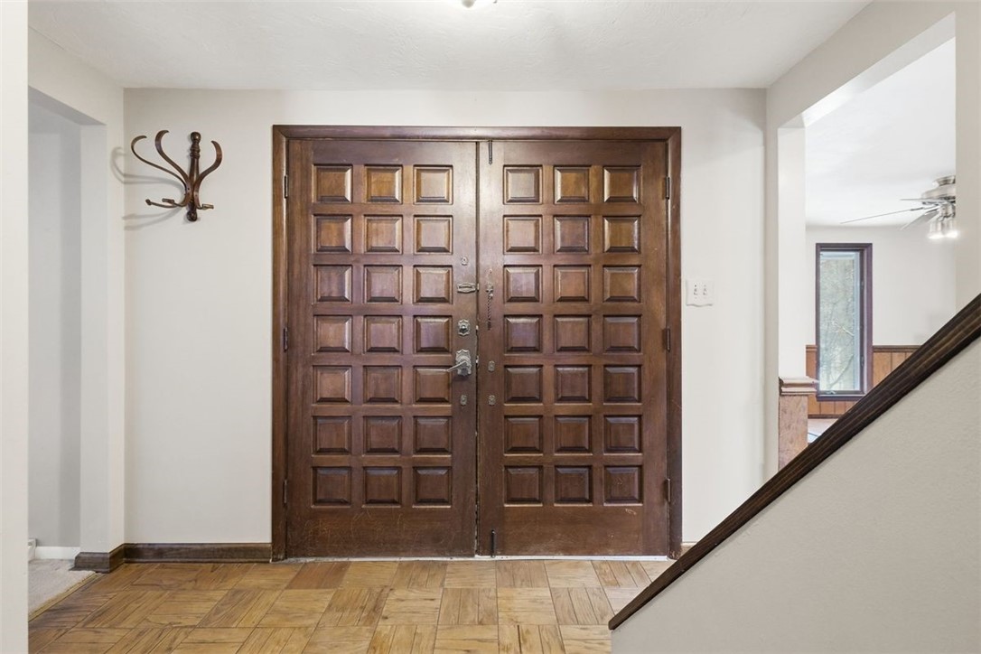 21 W Hillcrest Rd