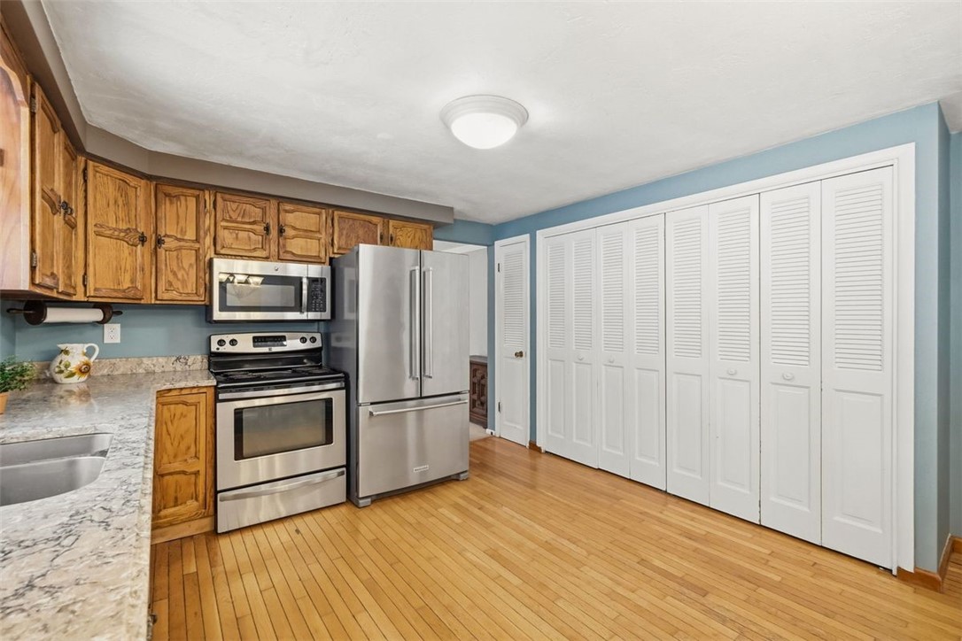 21 W Hillcrest Rd