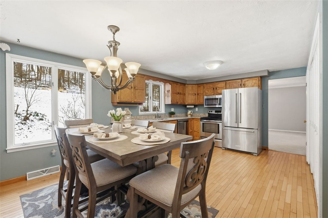 21 W Hillcrest Rd