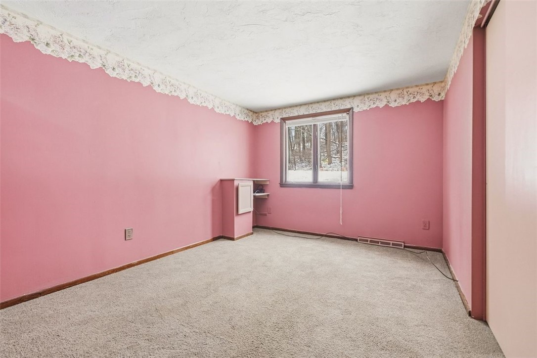 21 W Hillcrest Rd