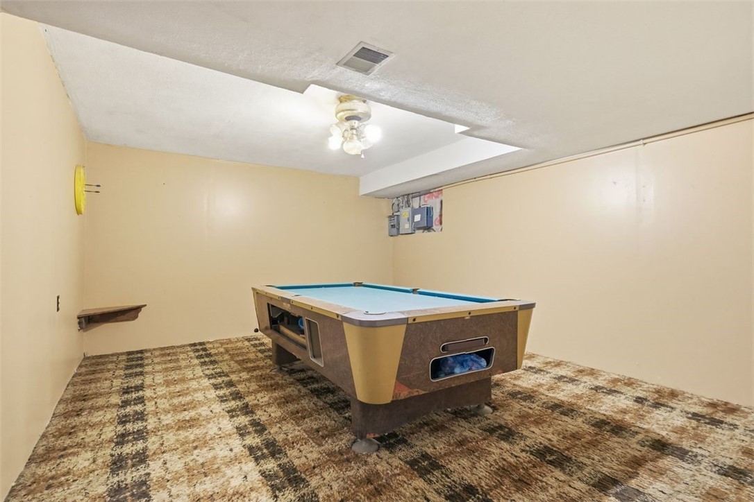 21 W Hillcrest Rd