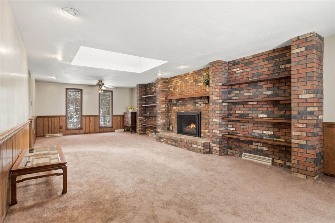 21 W Hillcrest Rd