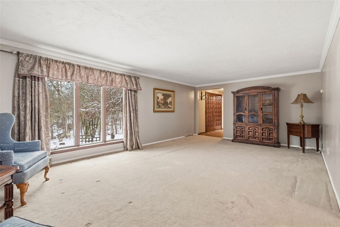 21 W Hillcrest Rd