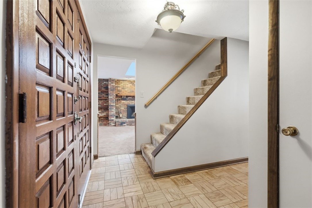 21 W Hillcrest Rd