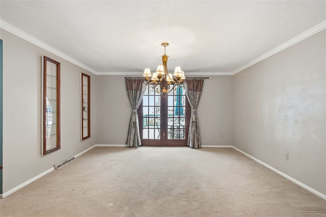 21 W Hillcrest Rd