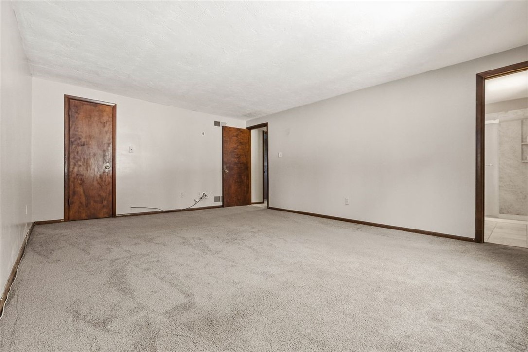 21 W Hillcrest Rd