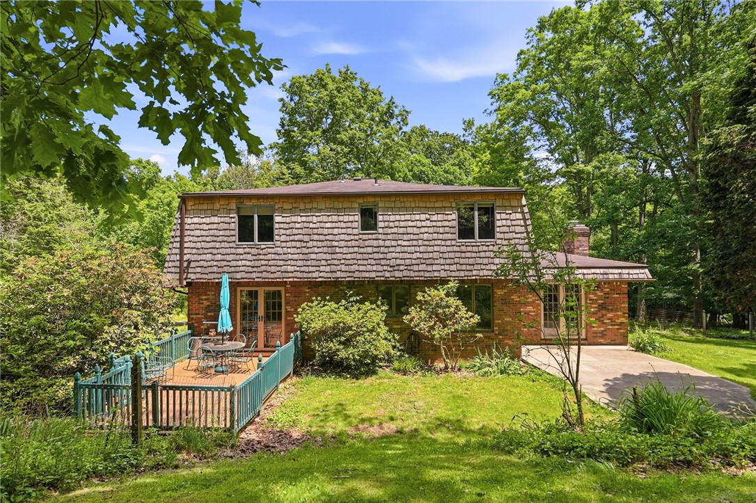 21 W Hillcrest Rd