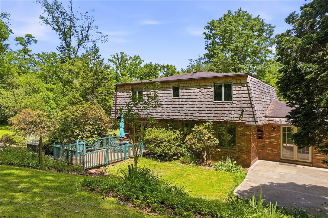 21 W Hillcrest Rd