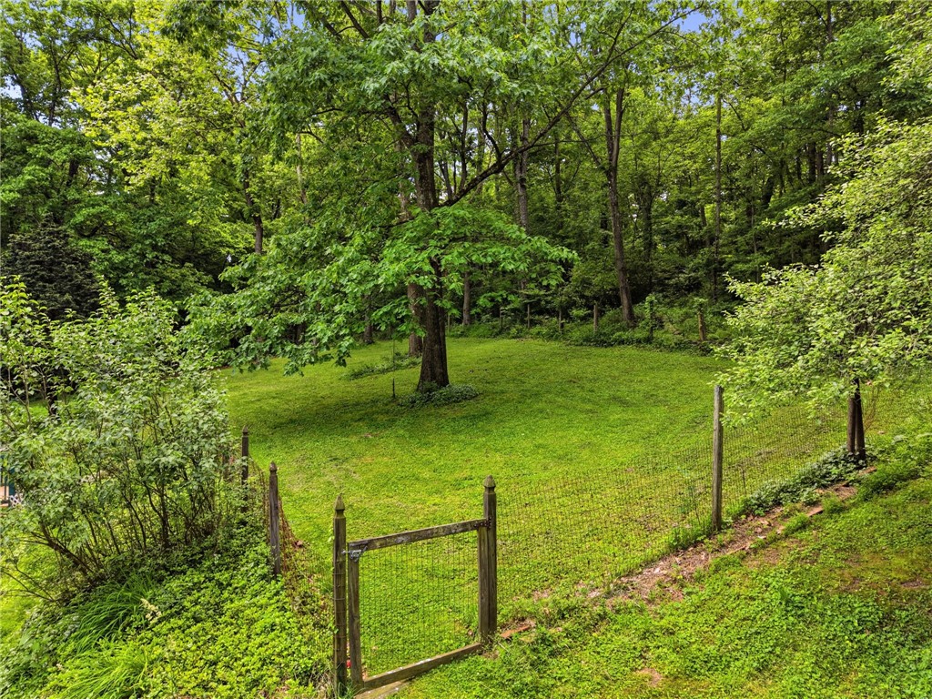 21 W Hillcrest Rd