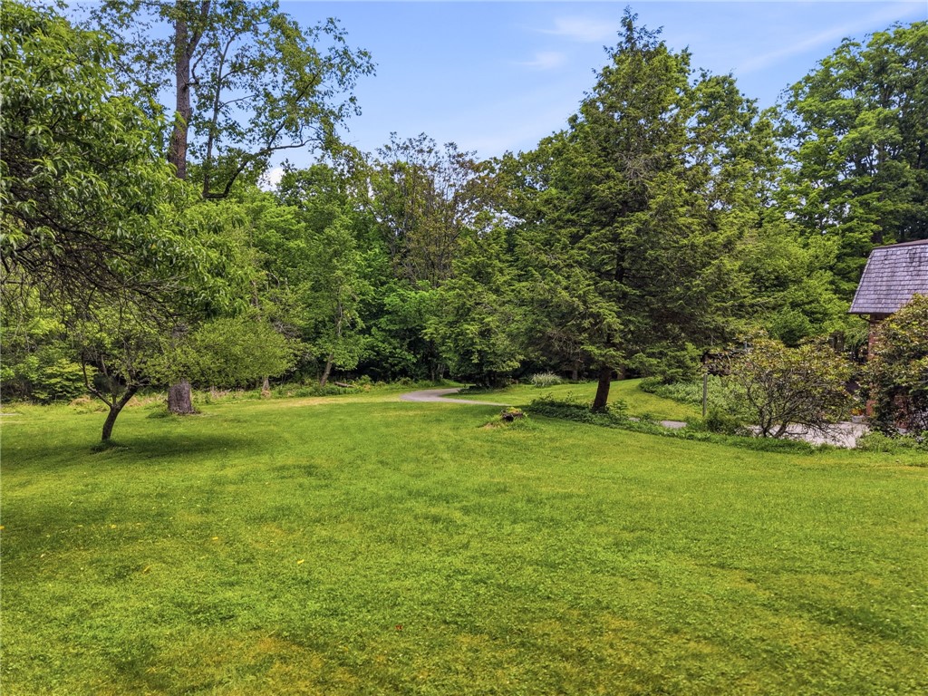 21 W Hillcrest Rd