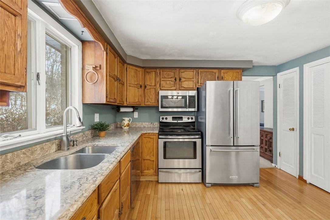 21 W Hillcrest Rd