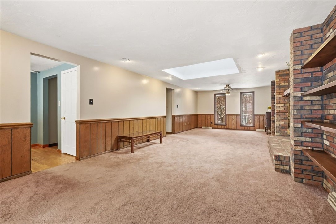21 W Hillcrest Rd