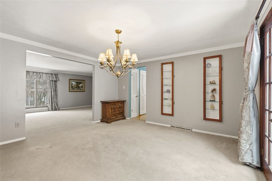 21 W Hillcrest Rd