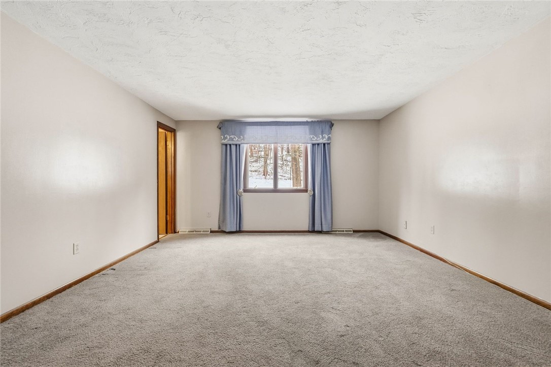 21 W Hillcrest Rd